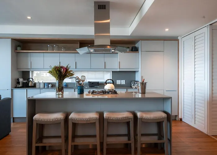 17 Marine - 3Bedroom Sea-Facing Apt101